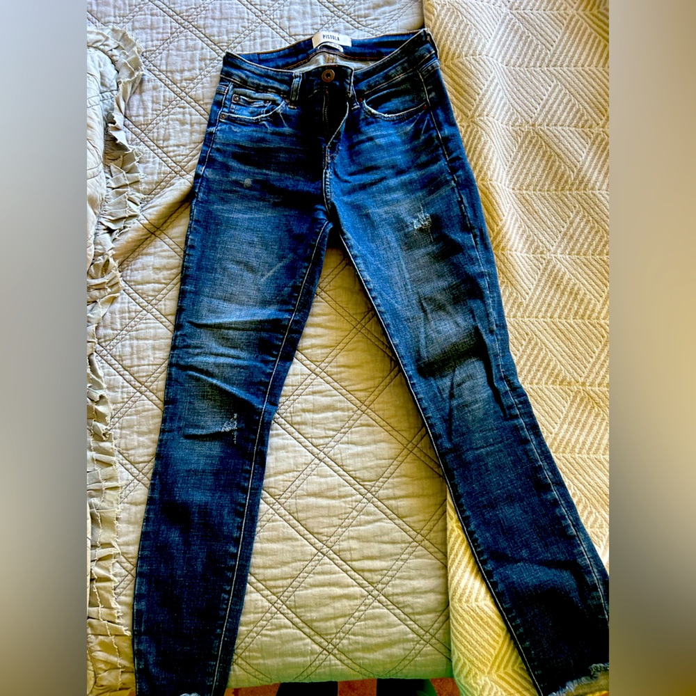 Pistola skinny jeans fray hem. Size 25